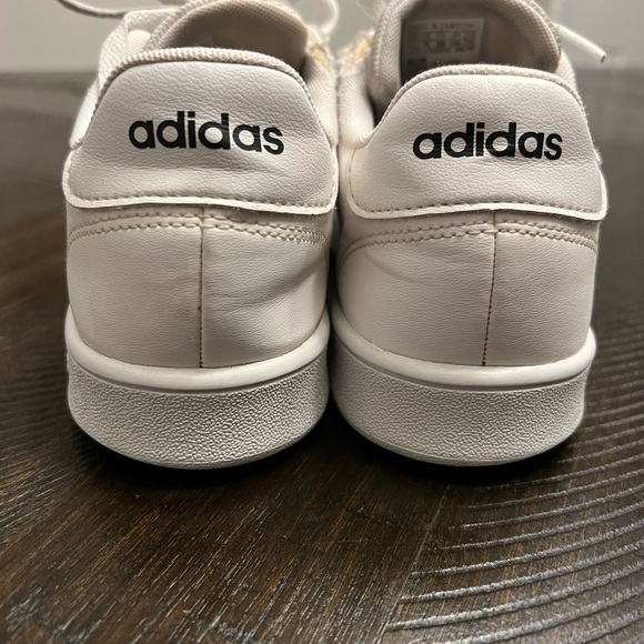 Adidas- USA size 5.5 - Picture 6 of 8
